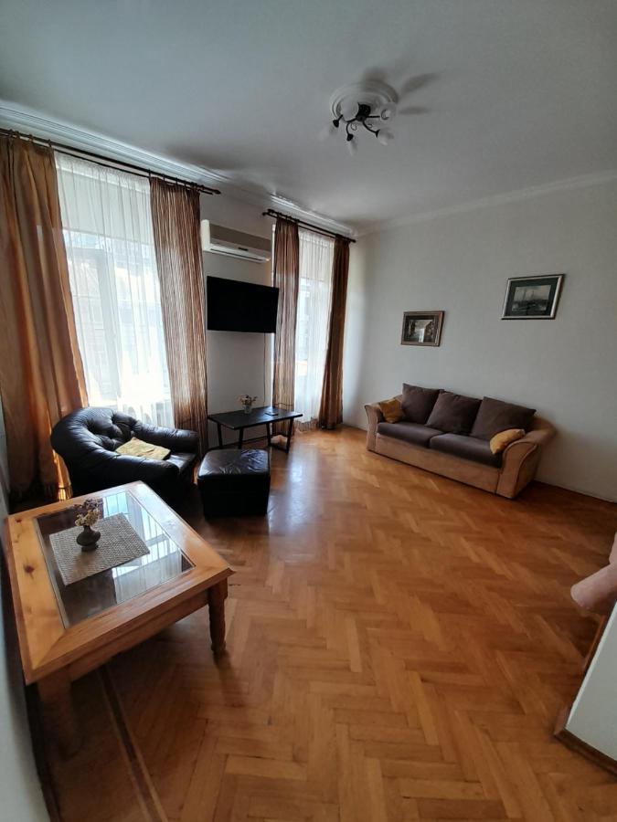 Apartment On Hretska 26/28 オデッサ エクステリア 写真